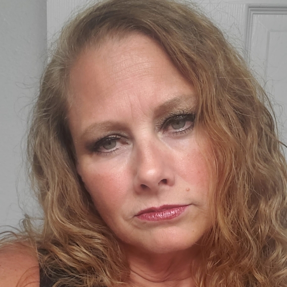 Meet your Posher, Lisa - Picture 2 of 2